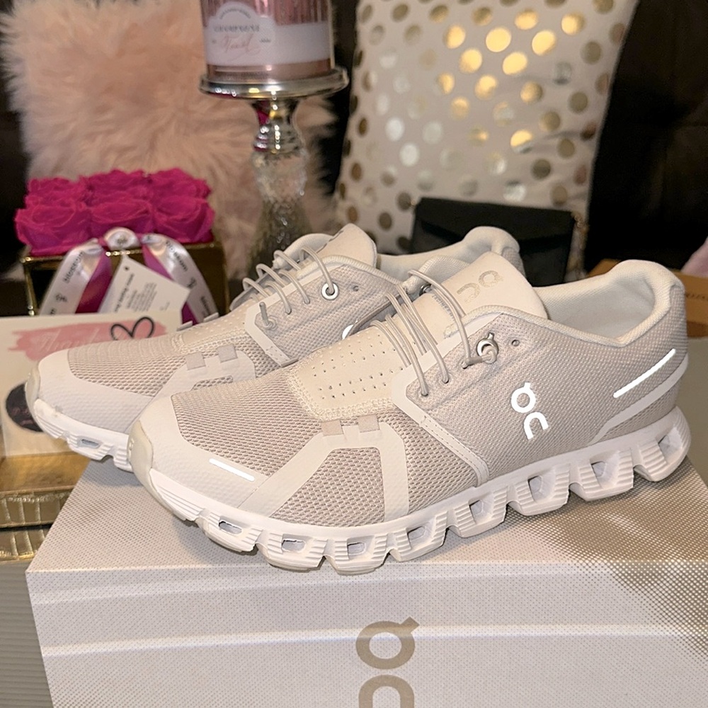 🌸On Cloud 5 women’s pearl white shoes size 8.5 🌸